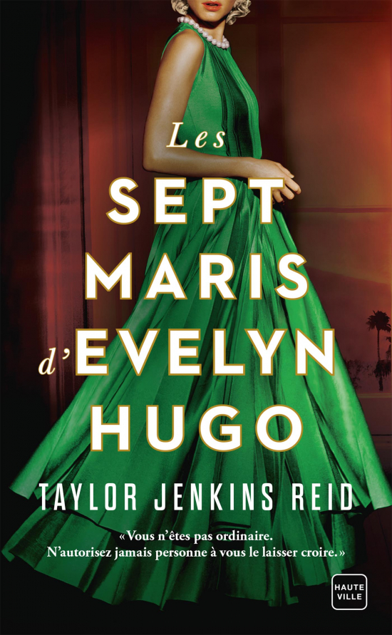 couverture de la version poche de Les Sept Maris d'Evelyn Hugo de Taylor Jenkins Reid avec une femme noire en robe verte