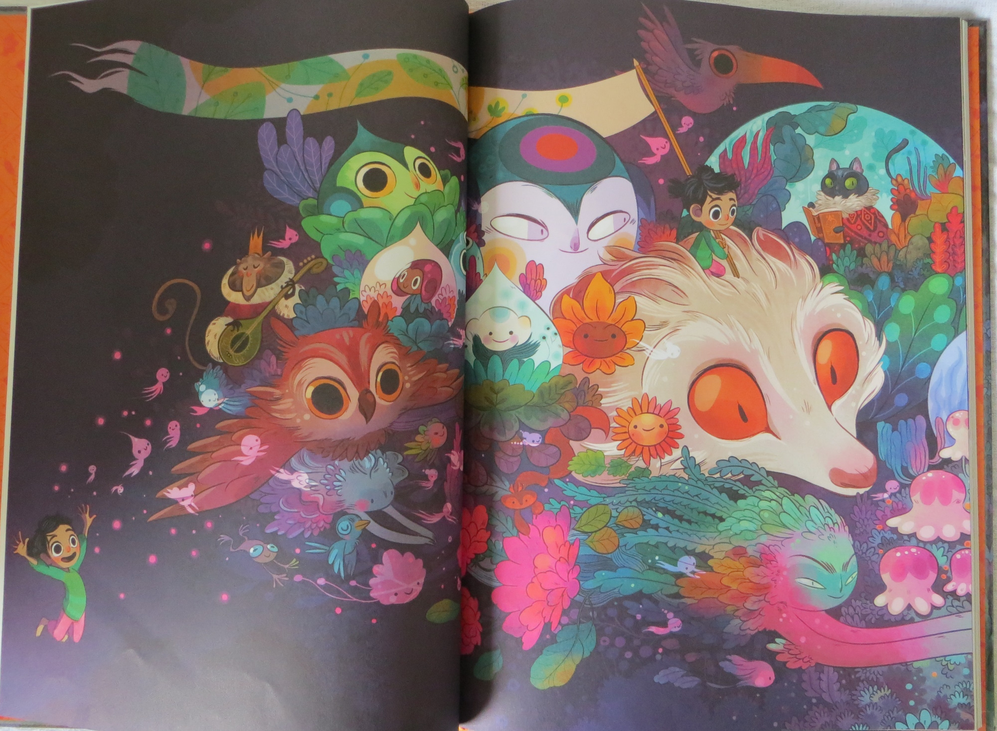page de Des Lumières dans la nuit où Sandy crée de multiples créatures colorées